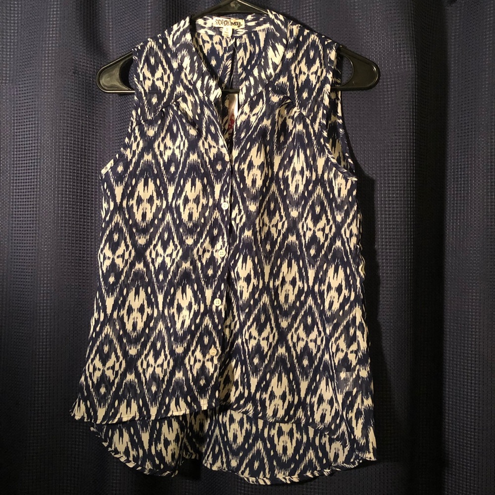 Blue and white sleeveless shirt